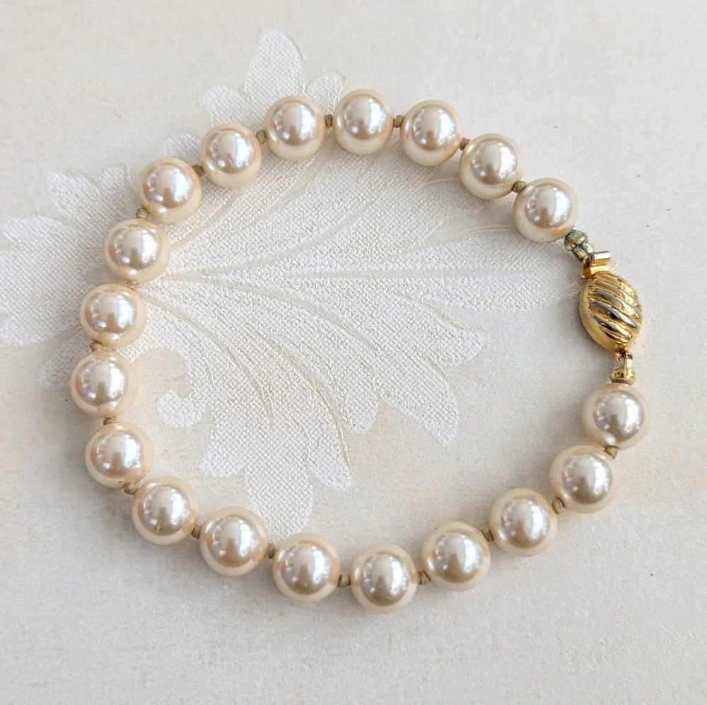 Cream Genuine Pearl Bracelet - Picture 3 of 4